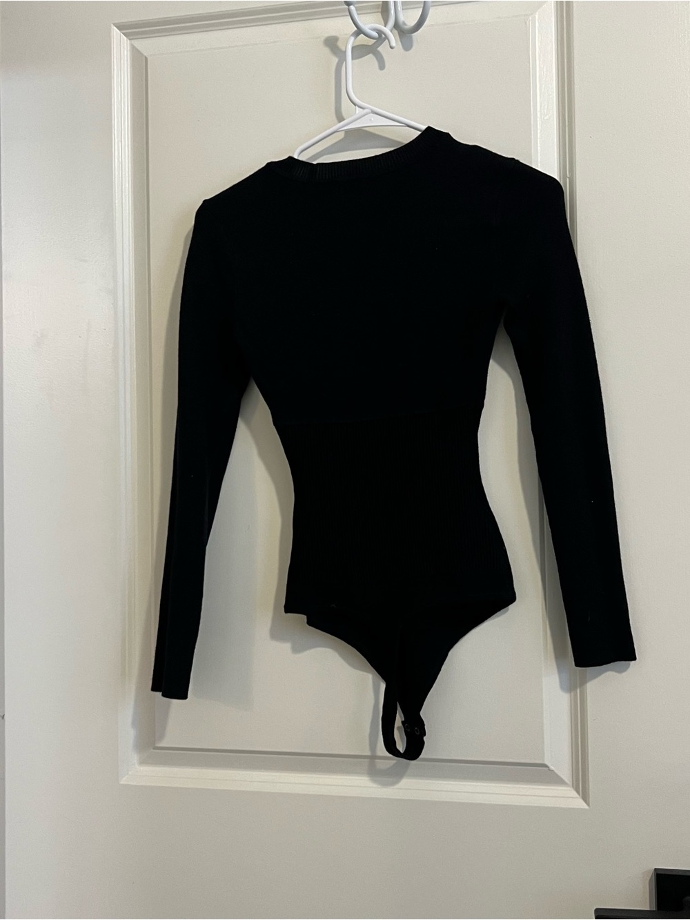 Abercrombie & Fitch Black Long-Sleeve Ribbed One-Piece Bodysuit - Picture 4 of 5